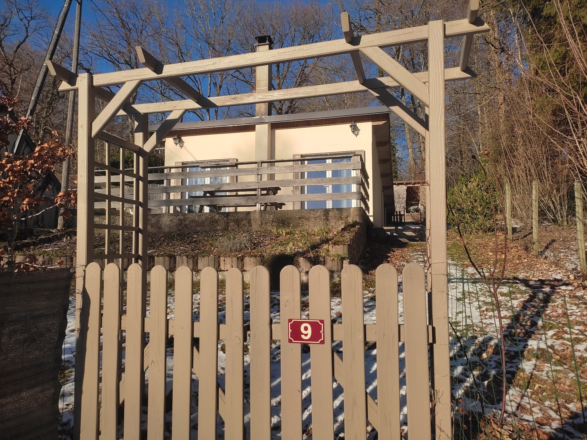 Gites au bord du lac des settons - entre lacs et forêts – en Morvan
Gites tout confort, très bien équipés, animaux acceptés, au pieds des chemins de randonnées, idéal séjours touristiques, location vacances, déplacement professionnel, seul, en famille, entre amis - Gîtes d'Adrien
