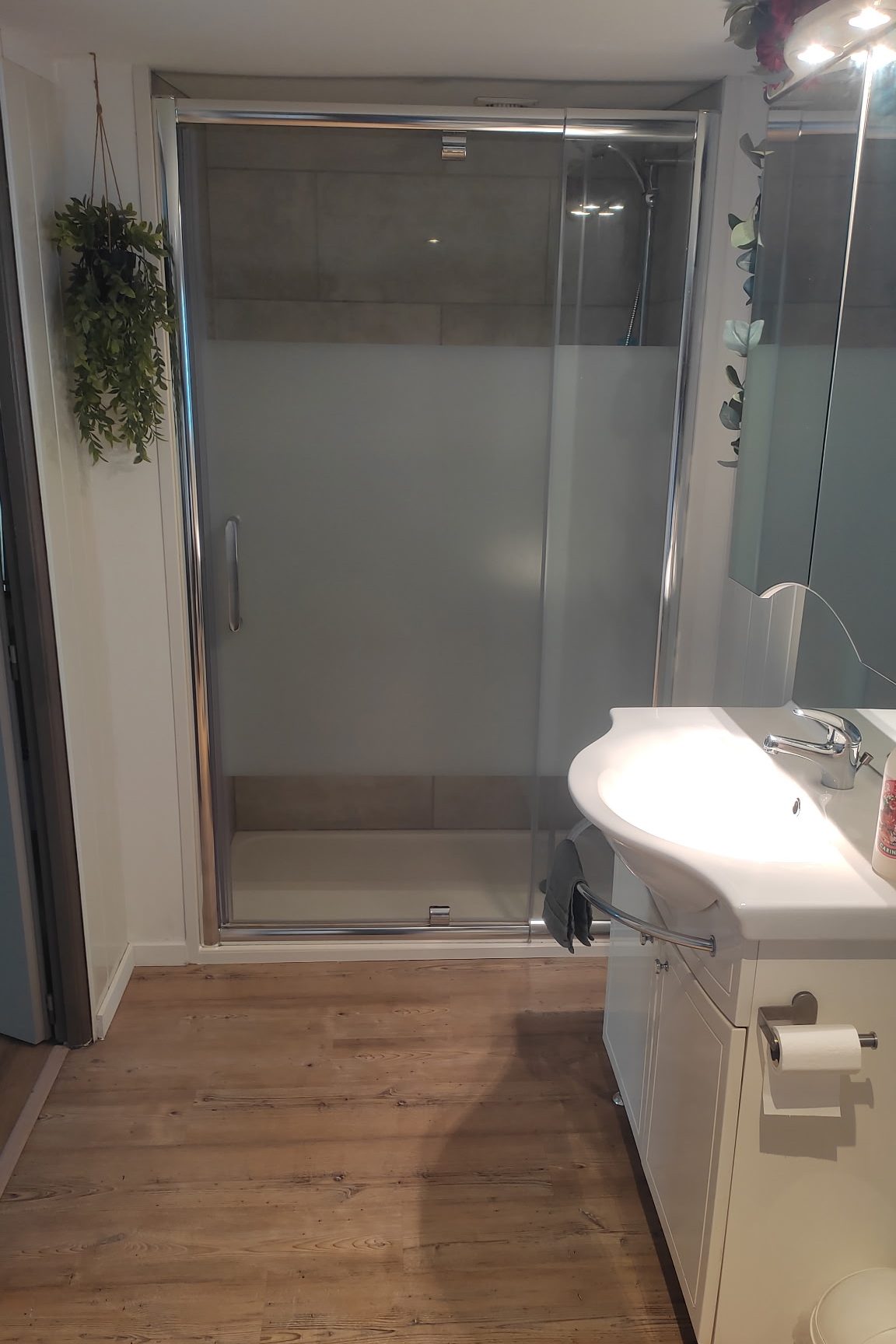 Gites au bord du lac des settons - entre lacs et forêts – en Morvan
Gites tout confort, très bien équipés, animaux acceptés, au pieds des chemins de randonnées, idéal séjours touristiques, location vacances, déplacement professionnel, seul, en famille, entre amis - Gîtes d'Adrien
